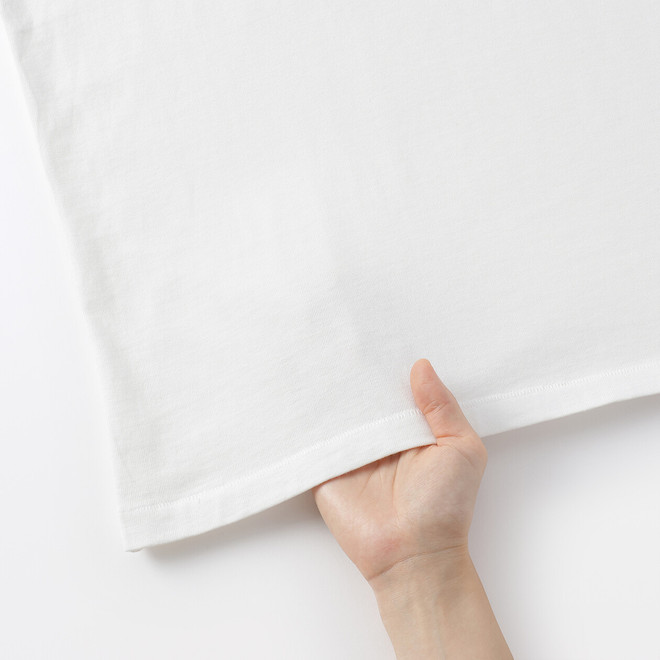 T‐shirt in cotone lavorato a maglia tradizionale da uomo T‐shirt in cotone lavorato a maglia tradizionale da uomo