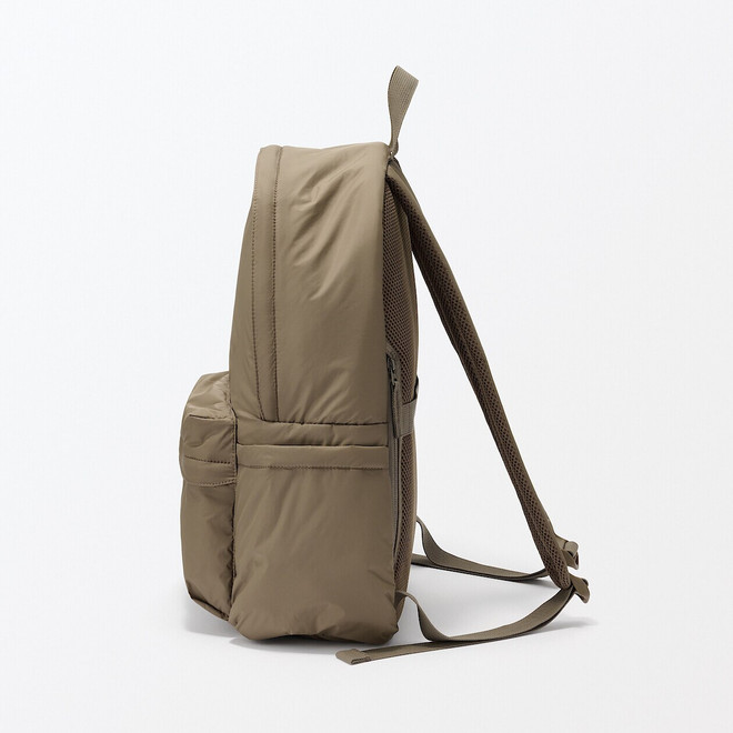 Zaino imbottito idrorepellente in nylon riciclato