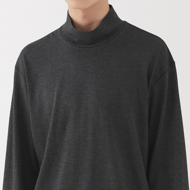 T‐shirt con collo a lupetto lavorata a maglia tradizionalmente in misto lana da uomo