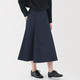 Gonna svasata in denim leggero elasticizzato da donna.