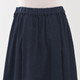 Gonna svasata in denim leggero elasticizzato da donna.