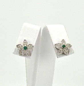 14K White Gold Emerald/Diamond Flower Stud Earrings 42002008 | Shin Brothers* 14K White Gold Emerald/Diamond Flower Stud Earrings 42002008 | Shin Brothers*