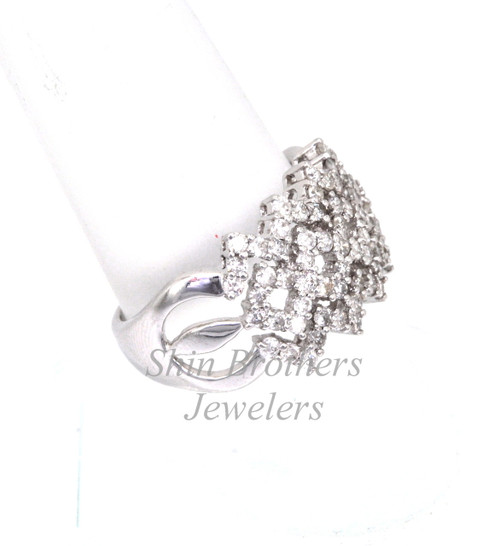 18K White Gold Diamond Fancy Ring 11002057  | Shin Brothers*  18K White Gold Diamond Fancy Ring 11002057  | Shin Brothers*