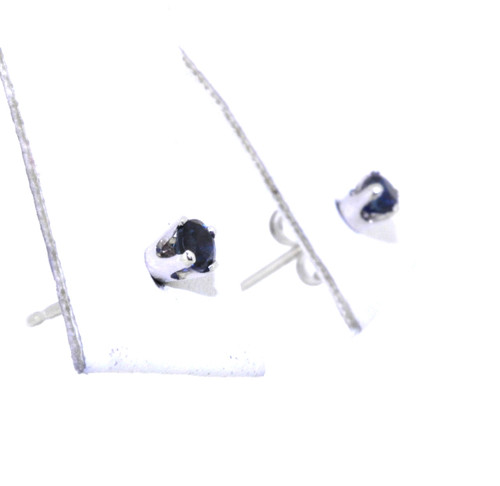 14K White Gold Sapphire Stud Earrings | Shin Brothers* 42002164 14K White Gold Sapphire Stud Earrings | Shin Brothers* 42002164