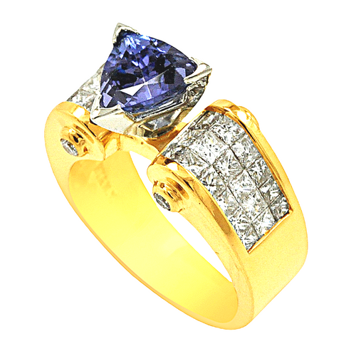 18K Yellow Gold Tanzanite and Diamond Ring 12002694  By Shin Brothers* 18K Yellow Gold Tanzanite and Diamond Ring 12002694  By Shin Brothers*