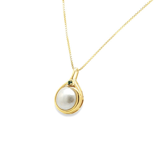 14K Yellow Gold Pearl Emerald Charm 52001945 | Shin Brothers** 14K Yellow Gold Pearl Emerald Charm 52001945 | Shin Brothers**