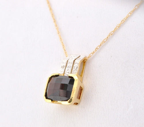14K Yellow Gold 2.5ct Garnet & Diamond Charm 52001249 | Shin Brothers* 14K Yellow Gold 2.5ct Garnet & Diamond Charm 52001249 | Shin Brothers*
