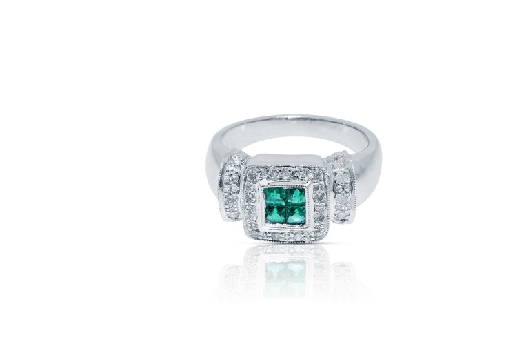 18K White Gold Antique Style Emerald And Diamond Ring | Shin Brothers Jewelers Inc.