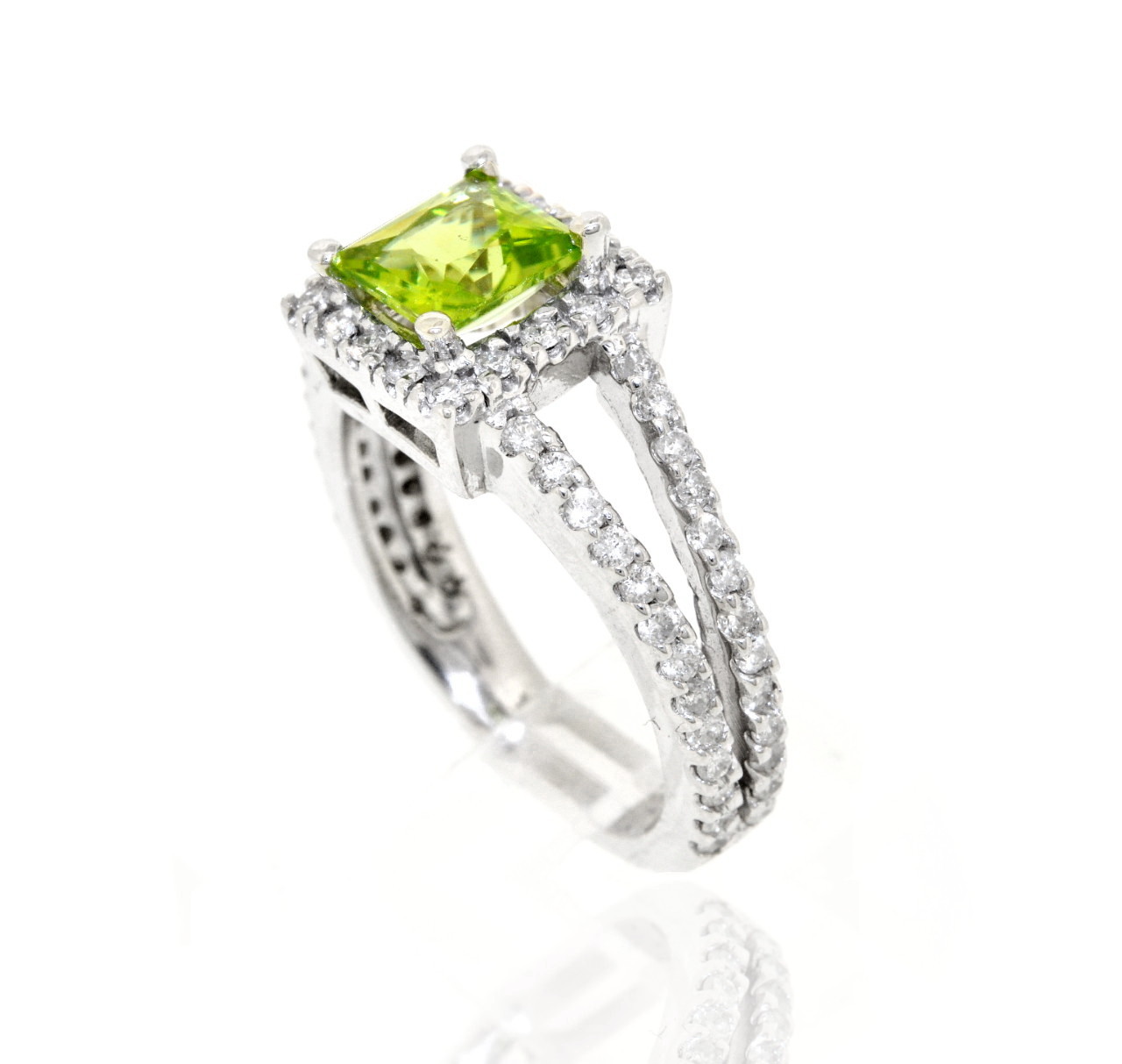 14K White Gold Diamond Peridot Ring 11003763 | Shin Brothers* 14K White Gold Diamond Peridot Ring 11003763 | Shin Brothers*