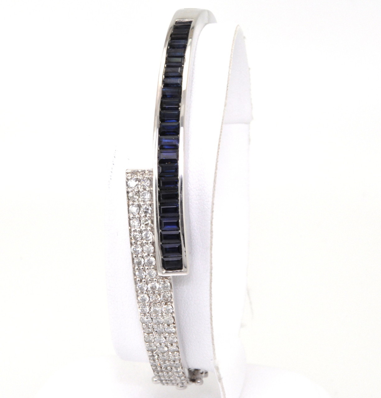 21000218 14K White Gold Sapphire & Diamond Bangle