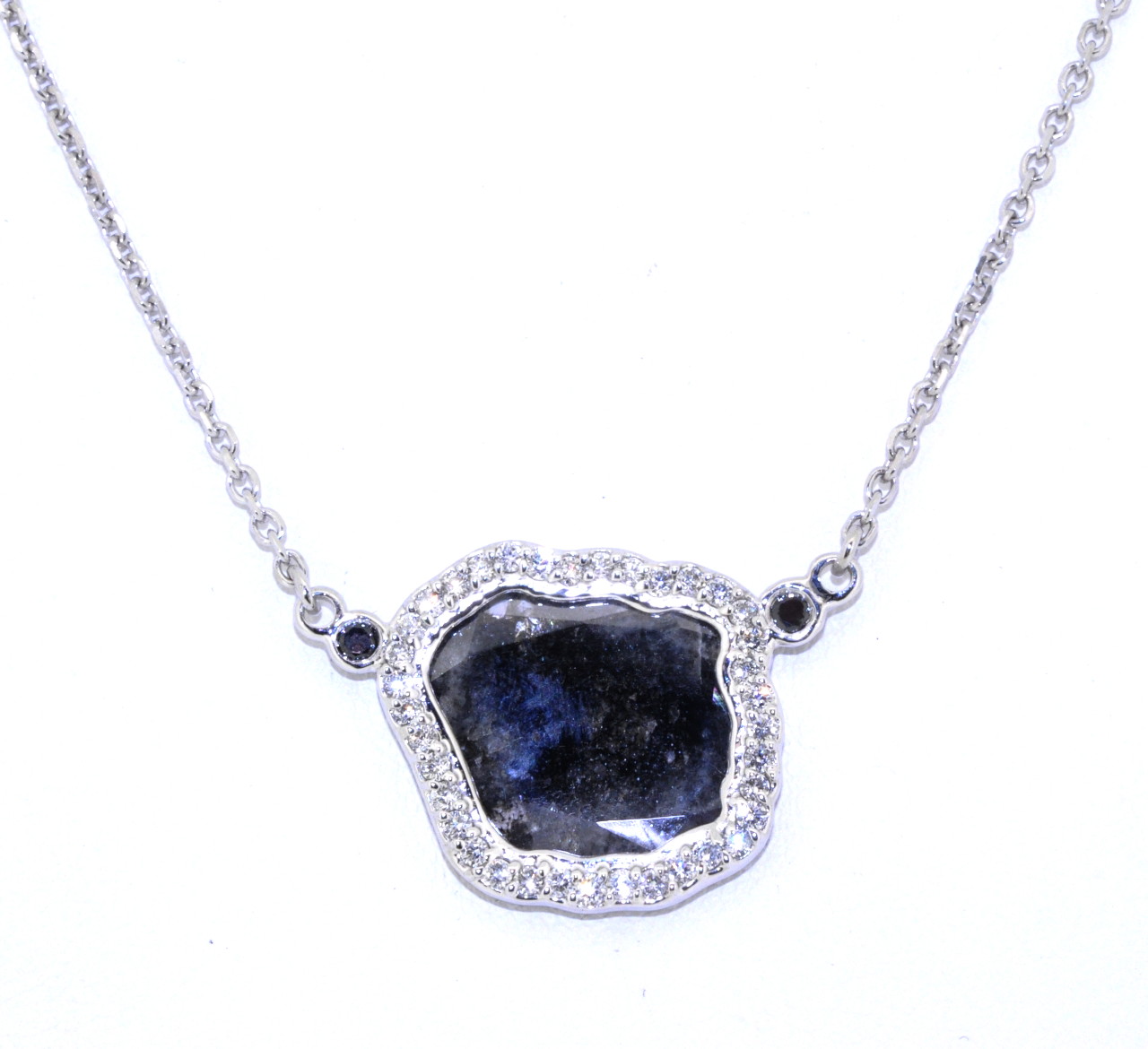 14K White Gold Sliced Untreated Diamond Necklace 31000467 | Shin Brothers* 14K White Gold Sliced Untreated Diamond Necklace 31000467 | Shin Brothers*