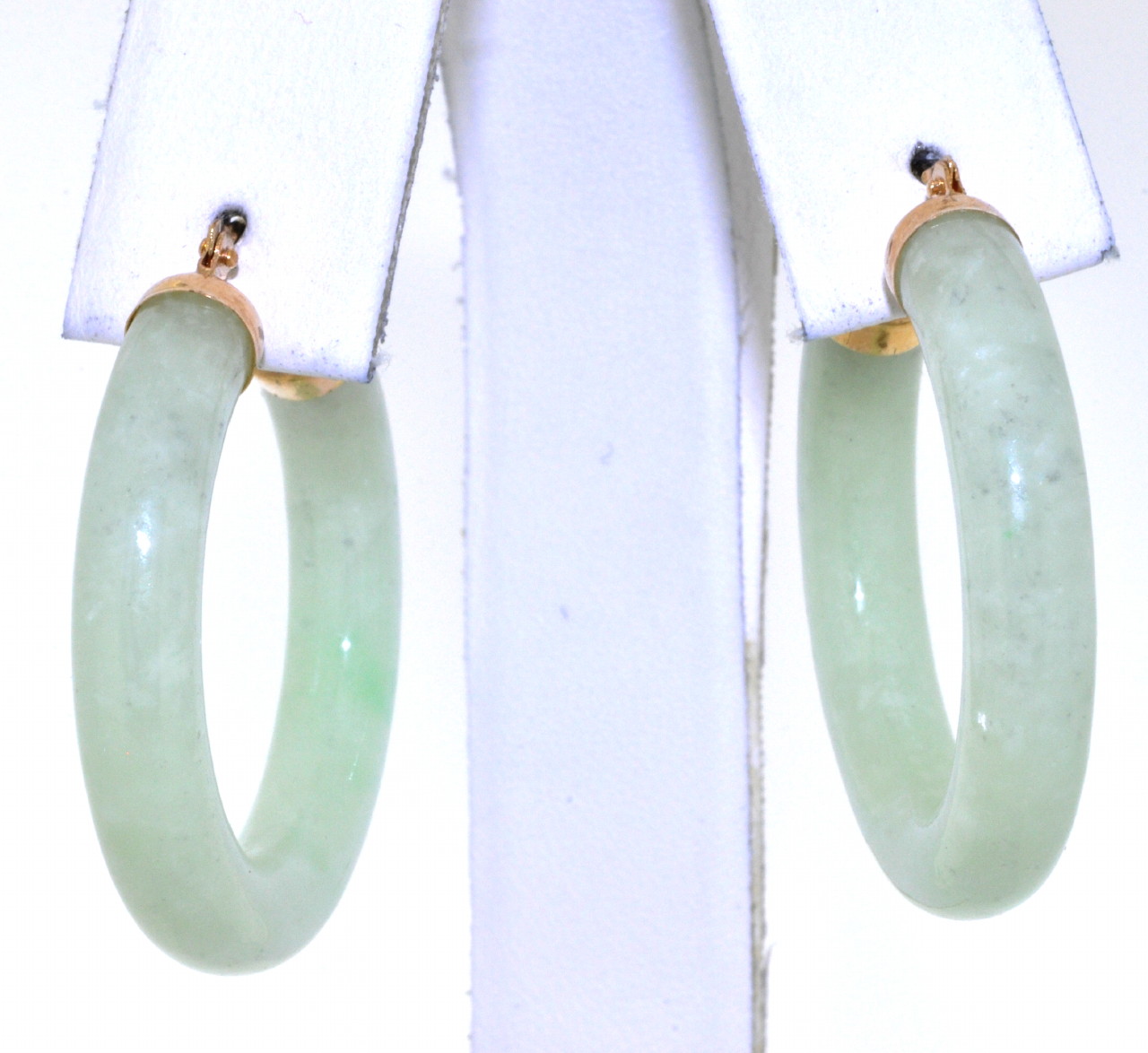 14K Yellow Gold Natural Jade Enhanced Hoop Earrings 42002264 | Shin Brothers* 14K Yellow Gold Natural Jade Enhanced Hoop Earrings 42002264 | Shin Brothers*