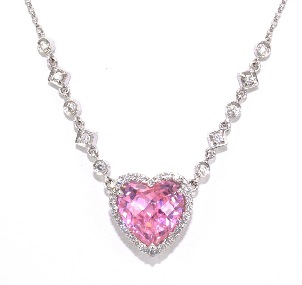 Pink gold necklace with heart-shaped diamond