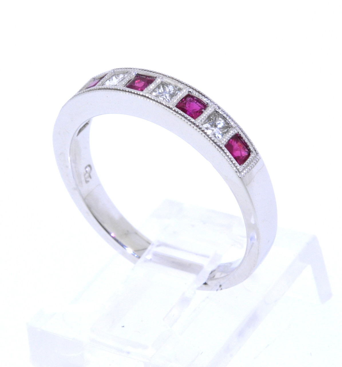 18K White Gold Ruby and Diamond Ring 12000319 | Shin Brothers* 18K White Gold Ruby and Diamond Ring 12000319 | Shin Brothers*