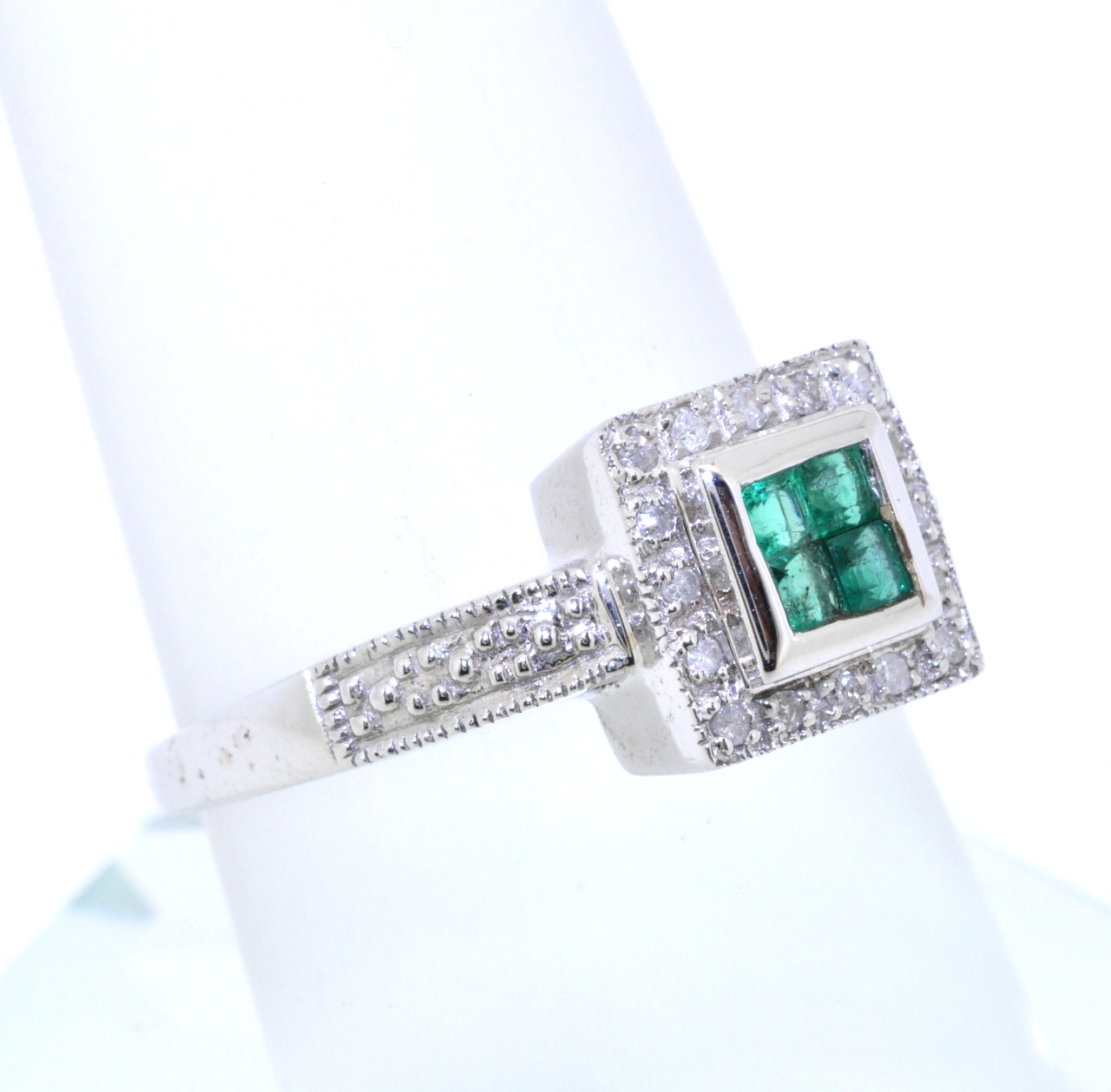 14K White Gold Emerald and Diamond Ring 12002286 | Shin Brothers*  14K White Gold Emerald and Diamond Ring 12002286 | Shin Brothers*