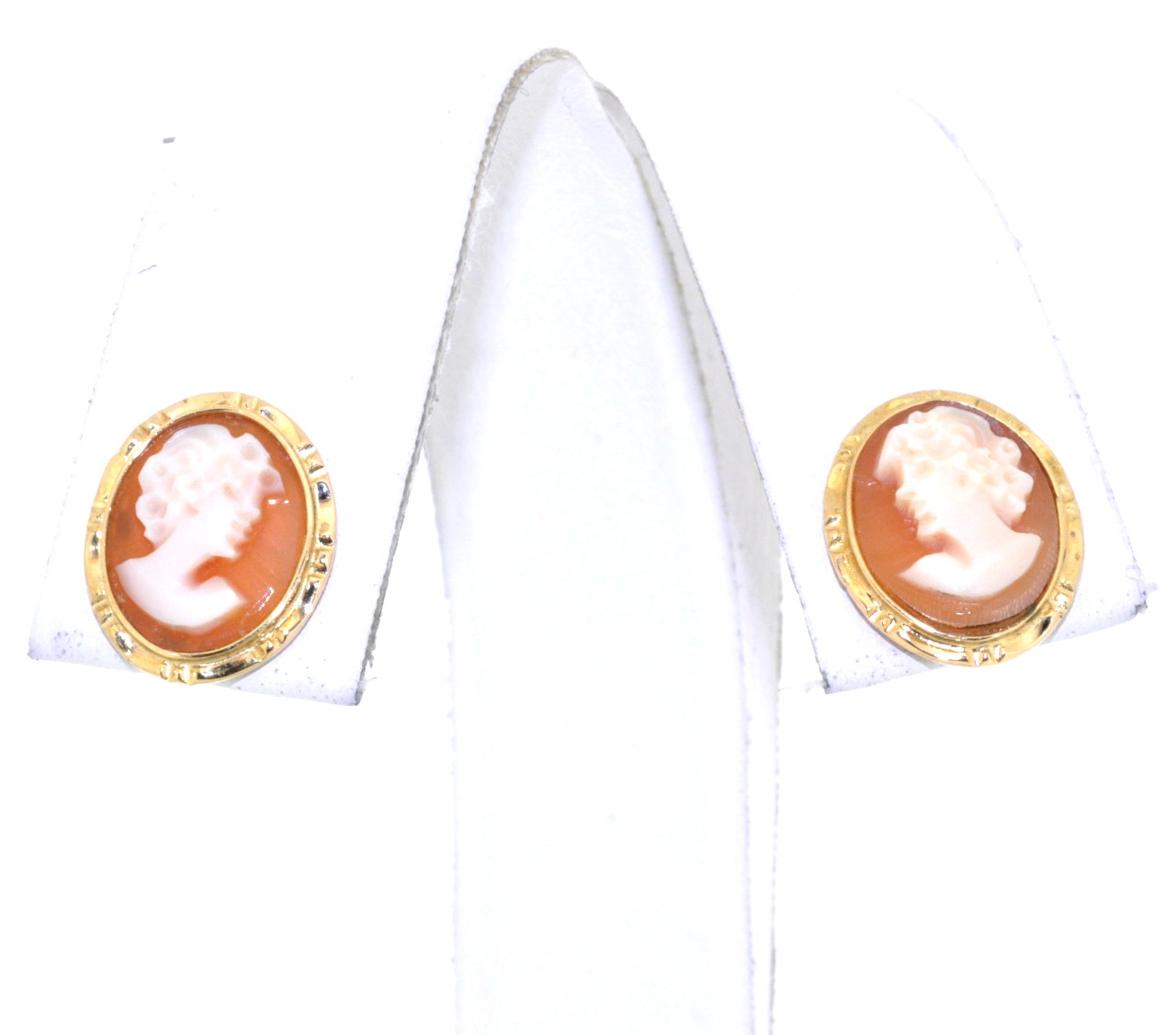 14K Yellow Gold Cameo Push Back Earrings | Shin Brothers* 42002162 14K Yellow Gold Cameo Push Back Earrings | Shin Brothers* 42002162