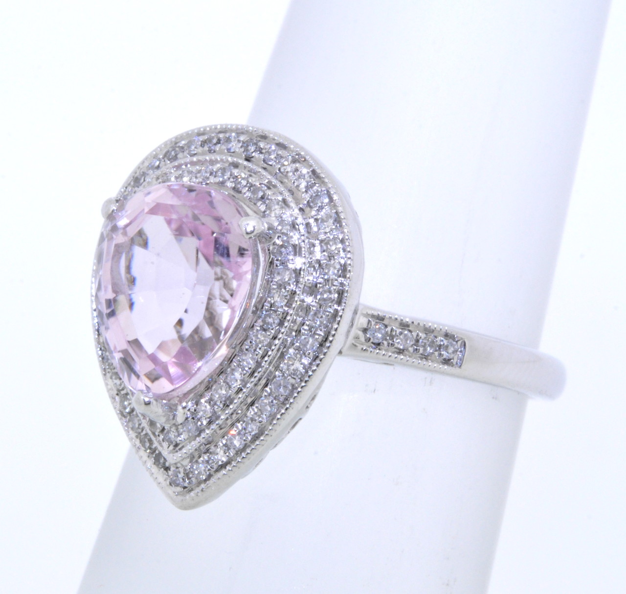14K White Gold Morganite and Diamond Ring 12002262 | Shin Brothers* 14K White Gold Morganite and Diamond Ring 12002262 | Shin Brothers*