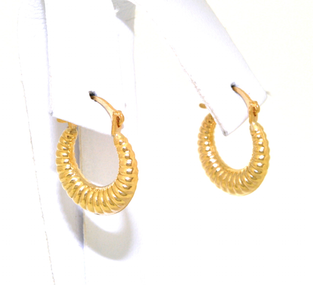 14K Yellow Gold Fancy Baby Shrimp Hoop Earrings 40002138 | Shin Brothers* 14K Yellow Gold Fancy Baby Shrimp Hoop Earrings 40002138 | Shin Brothers*