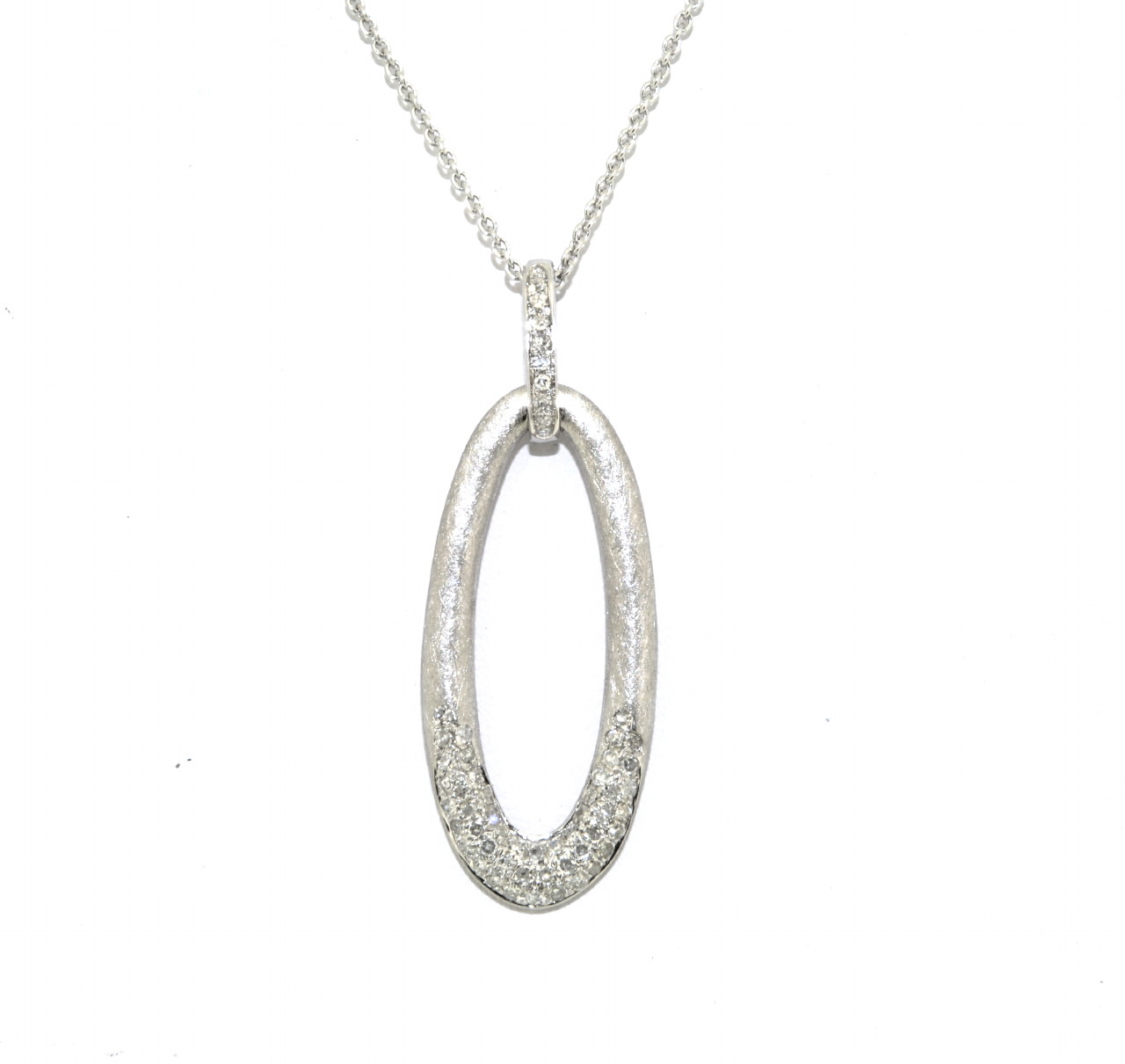 14K White Gold Diamond Oval Necklace 31000623 | Shin Brothers* 14K White Gold Diamond Oval Necklace 31000623 | Shin Brothers*