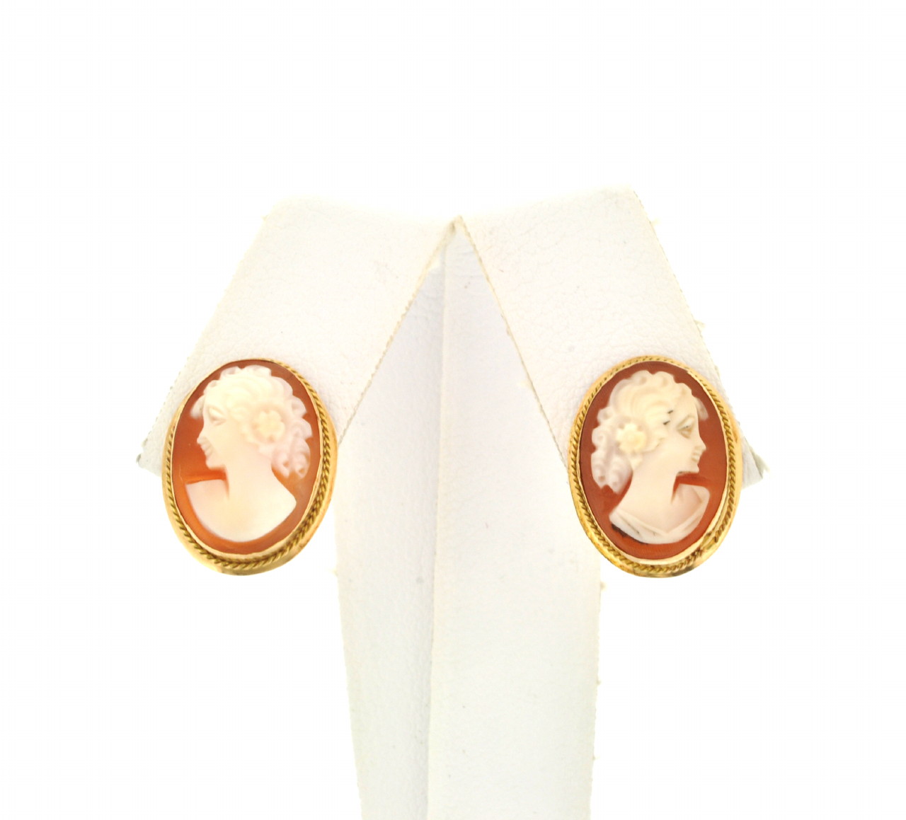 14K Yellow Gold Cameo Stud Earrings 42002600 | Shin Brothers* 14K Yellow Gold Cameo Stud Earrings 42002600 | Shin Brothers*