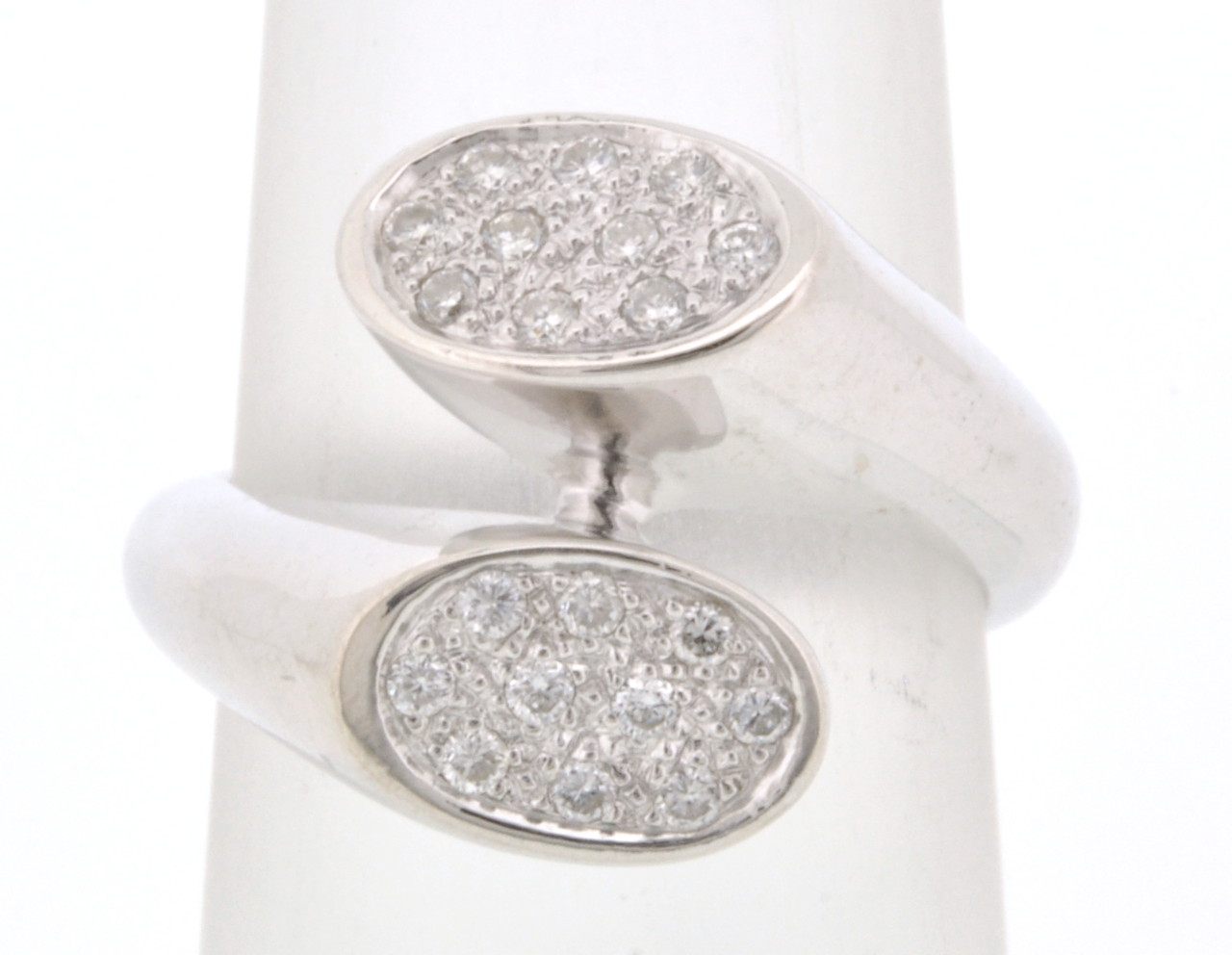 18K White Gold Diamond Bypass Design Ring 11004064 | Shin Brothers* 18K White Gold Diamond Bypass Design Ring 11004064 | Shin Brothers*