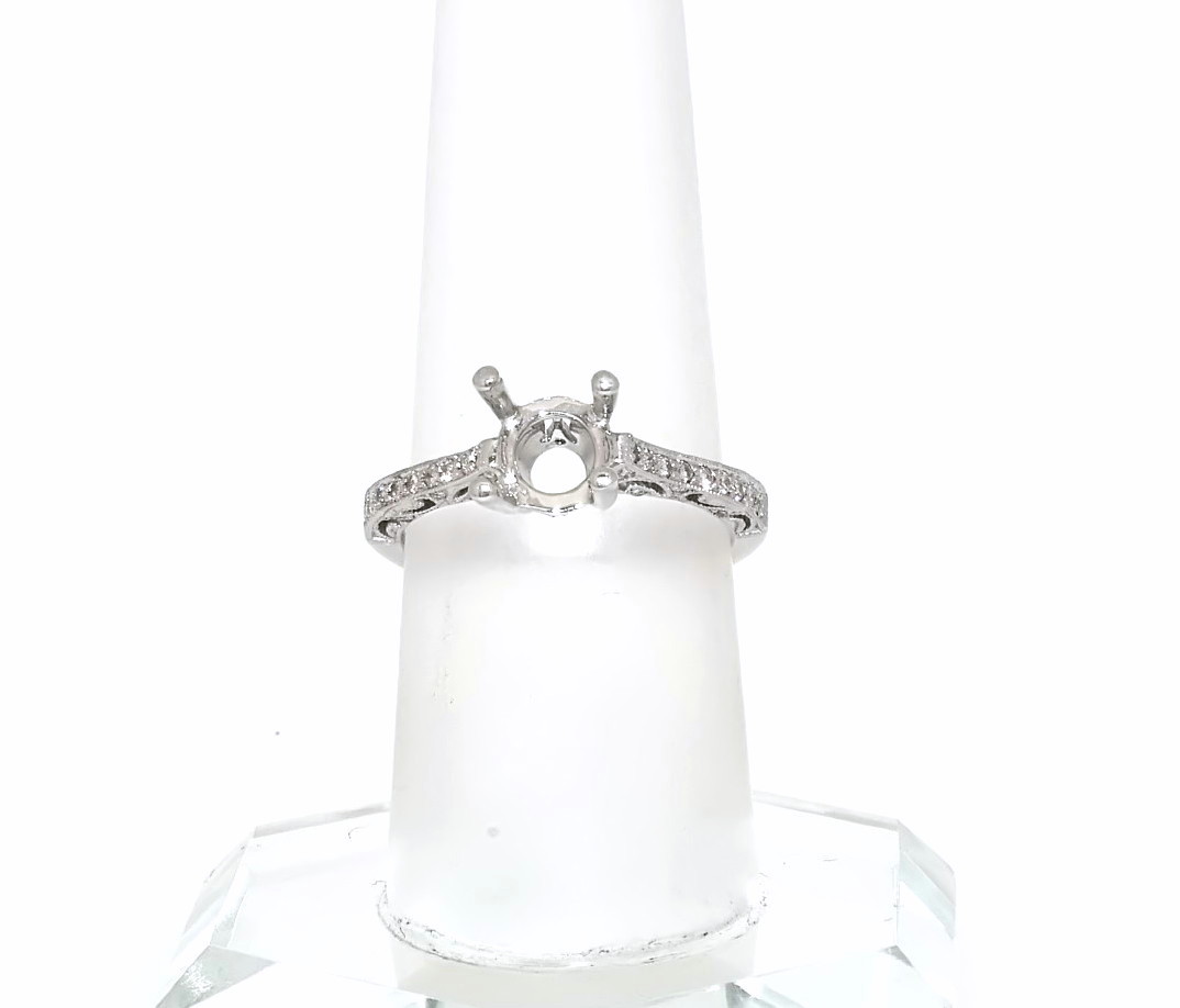 18K White Gold Diamond  Engagement Ring  11005237  | Shin Brothers*  18K White Gold Diamond  Engagement Ring  11005237  | Shin Brothers*