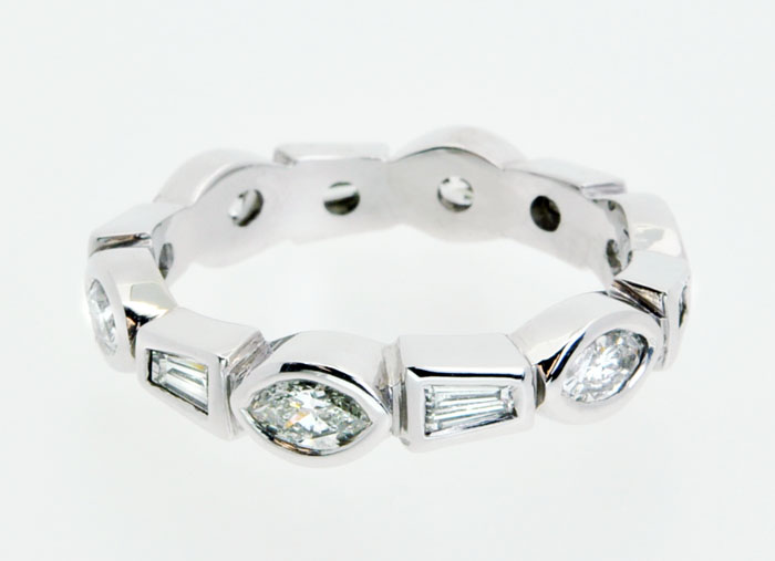 14K White Gold Diamond Shapes Wedding Band 11001650 | Shin Brothers*