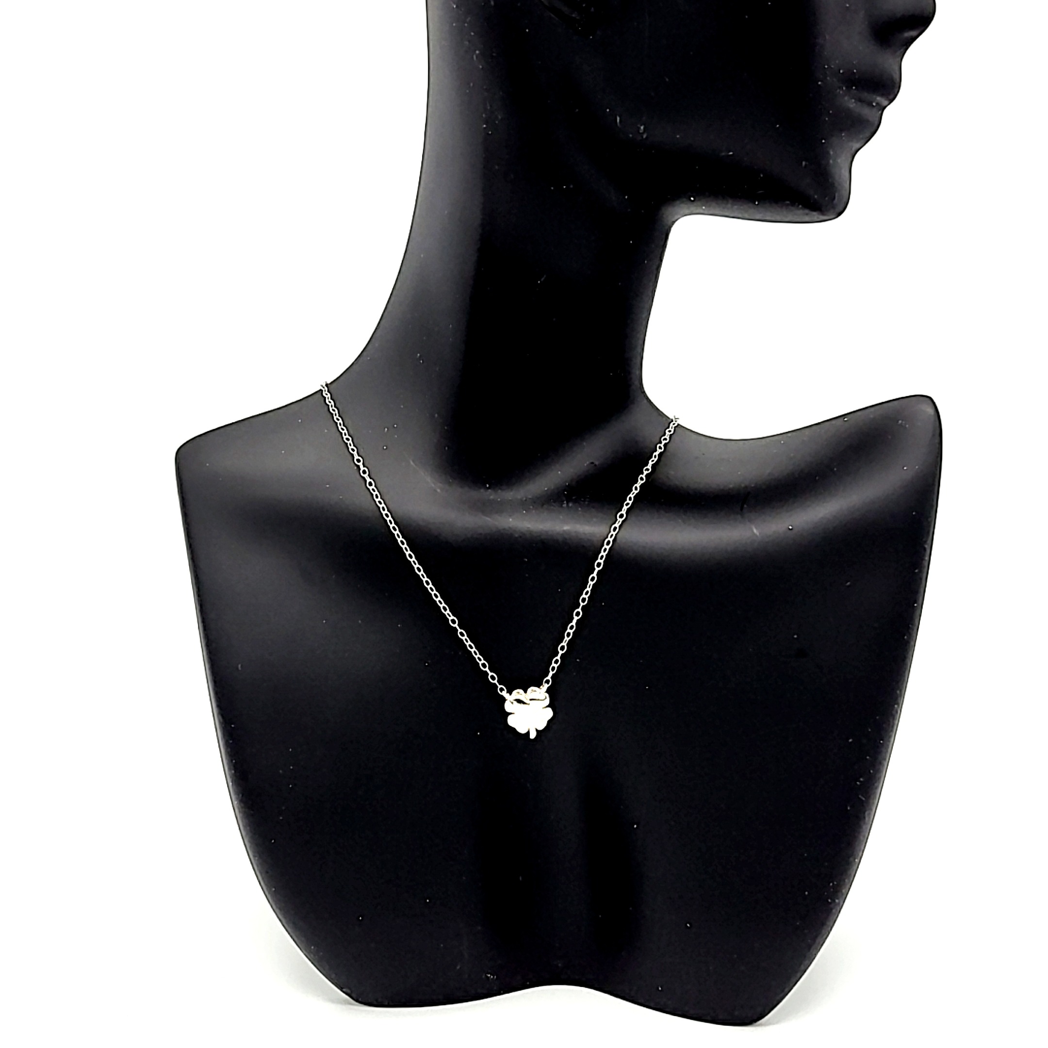 14K White Gold Four Leaf Clover Charm Necklace 30002609 | Shin Brothers* 14K White Gold Four Leaf Clover Charm Necklace 30002609 | Shin Brothers*