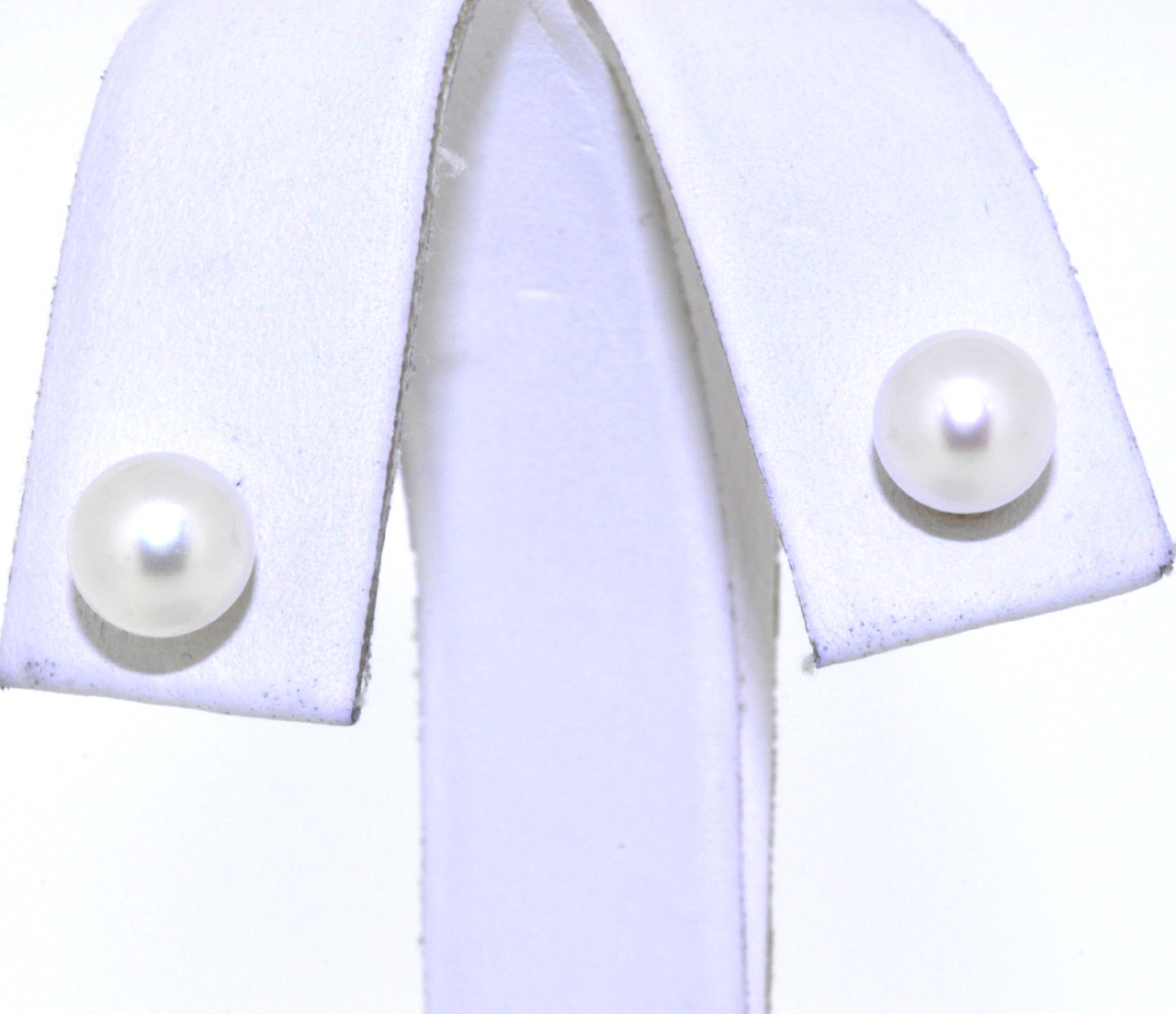 14K Yellow Gold Pearl Stud Earrings 42001213 | Shin Brothers* 14K Yellow Gold Pearl Stud Earrings 42001213 | Shin Brothers*