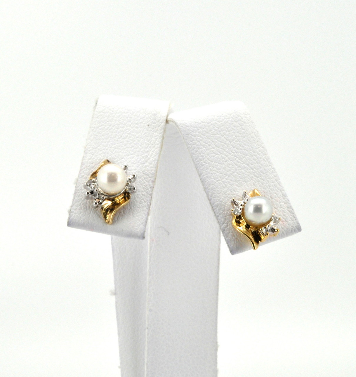 14K Two Tone Gold Diamond Pearl Earrings 41060650 | Shin Brothers* 14K Two Tone Gold Diamond Pearl Earrings 41060650 | Shin Brothers*
