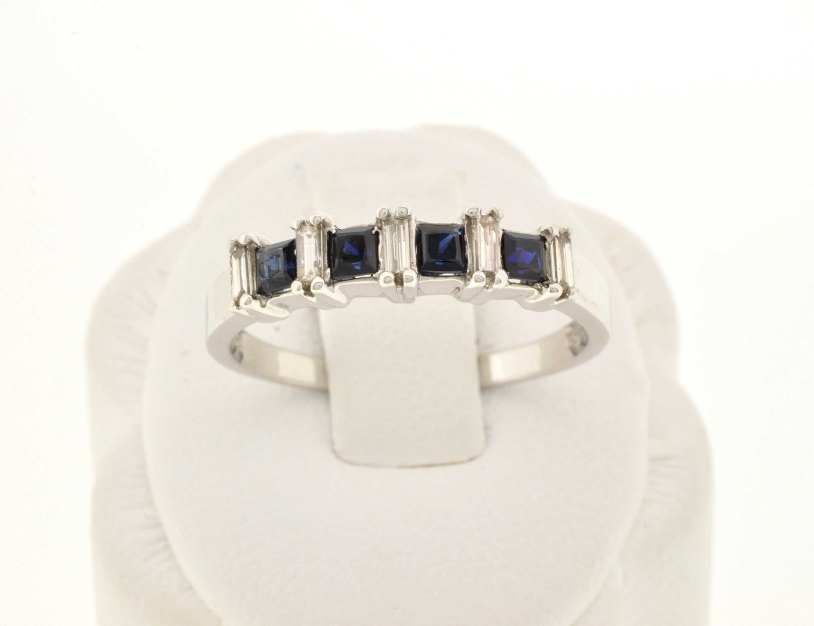 14K White Gold Sapphire/Diamond Ring 12000830 | Shin Brothers* 14K White Gold Sapphire/Diamond Ring 12000830 | Shin Brothers*