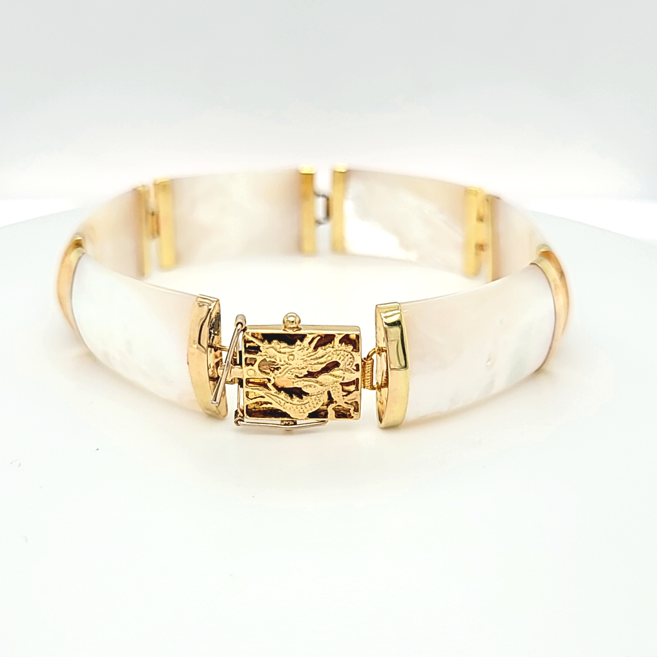 14K Yellow Gold Mother of Pearl Bar Link Bracelet 22000796 | Shin Brothers* 14K Yellow Gold Mother of Pearl Bar Link Bracelet 22000796 | Shin Brothers*