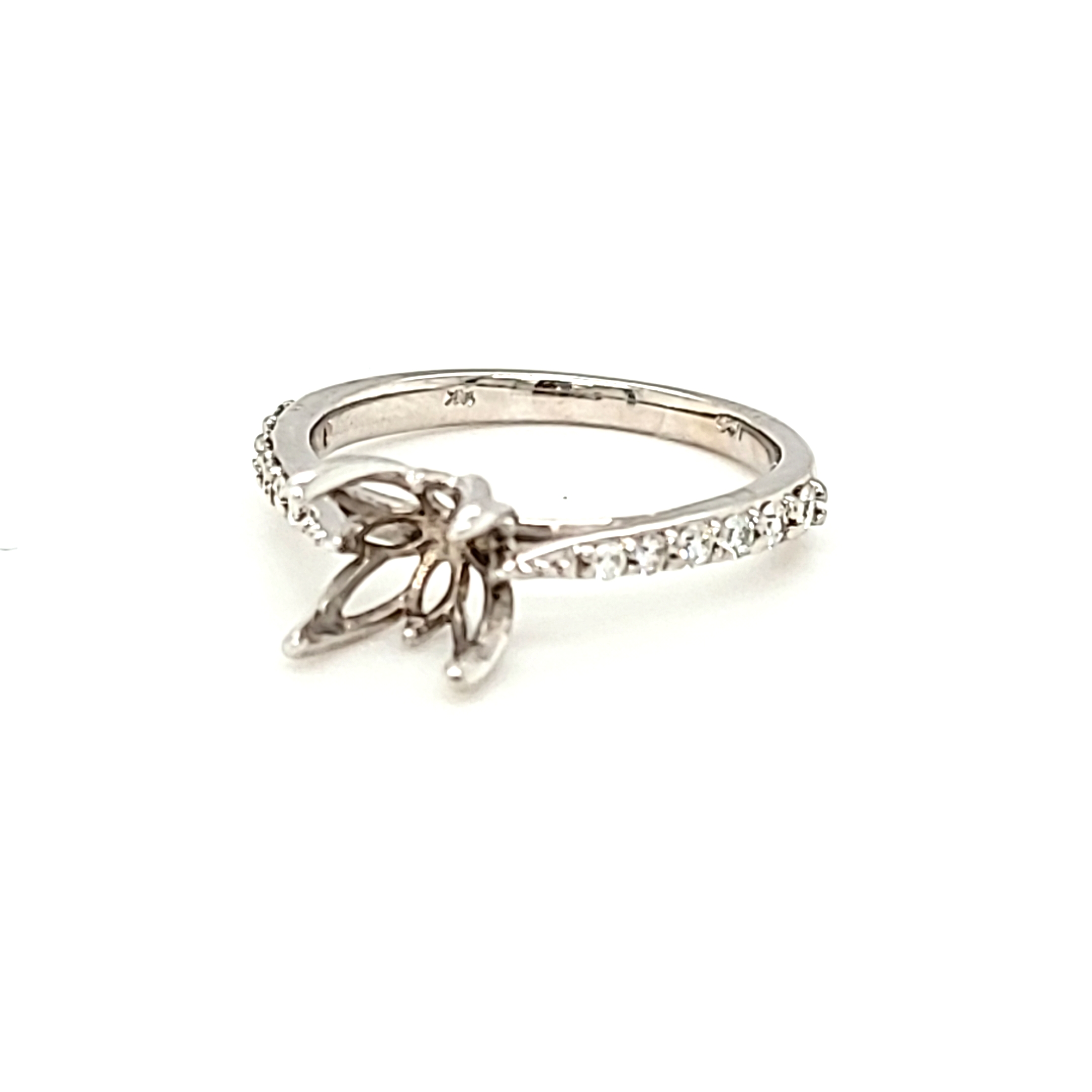 14K White Gold Engagement Ring Setting with Side Diamonds 11006588 | Shin Brothers* 14K White Gold Engagement Ring Setting with Side Diamonds 11006588 | Shin Brothers*