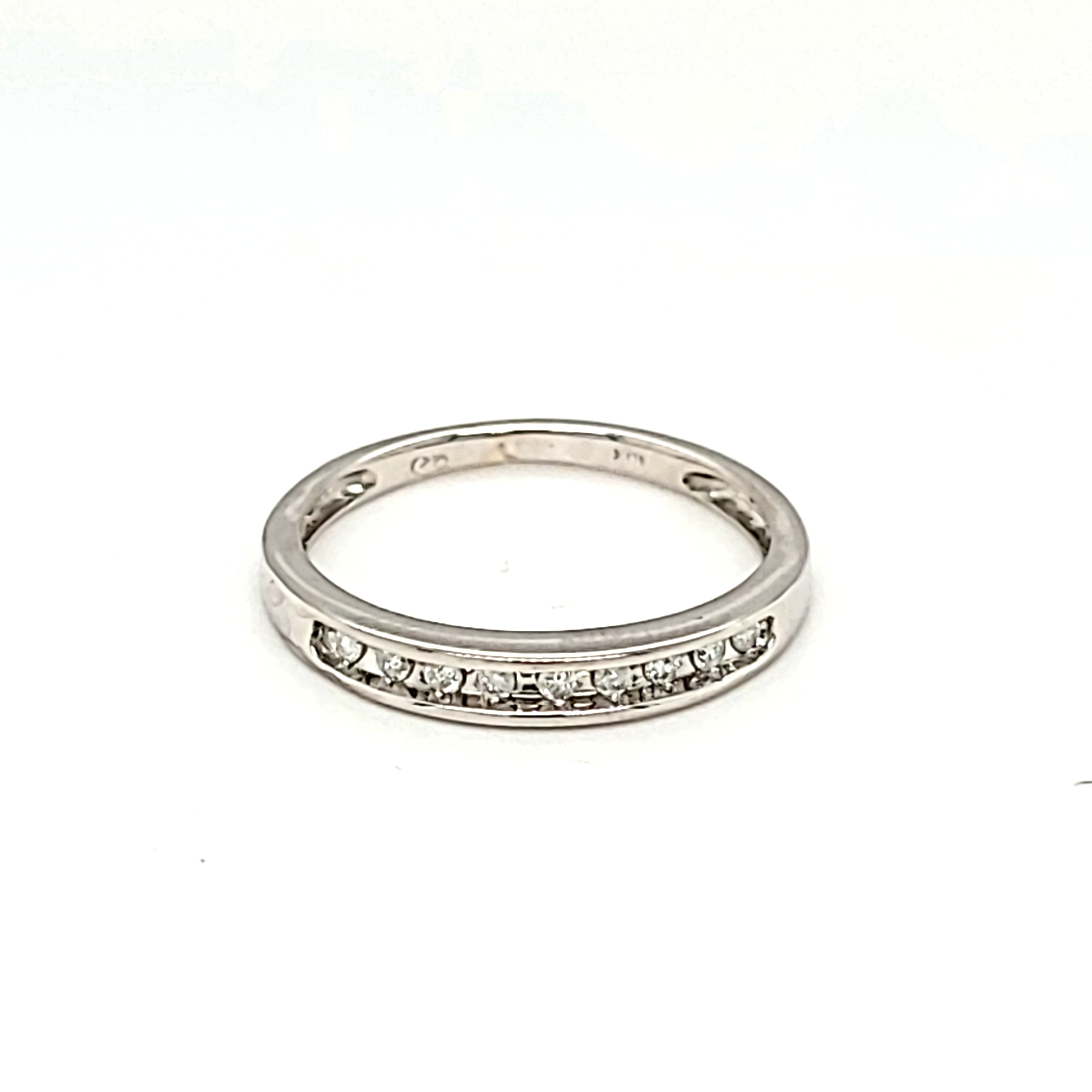 10K White Gold Diamond Wedding Band 19000246 | Shin Brothers* 10K White Gold Diamond Wedding Band 19000246 | Shin Brothers*