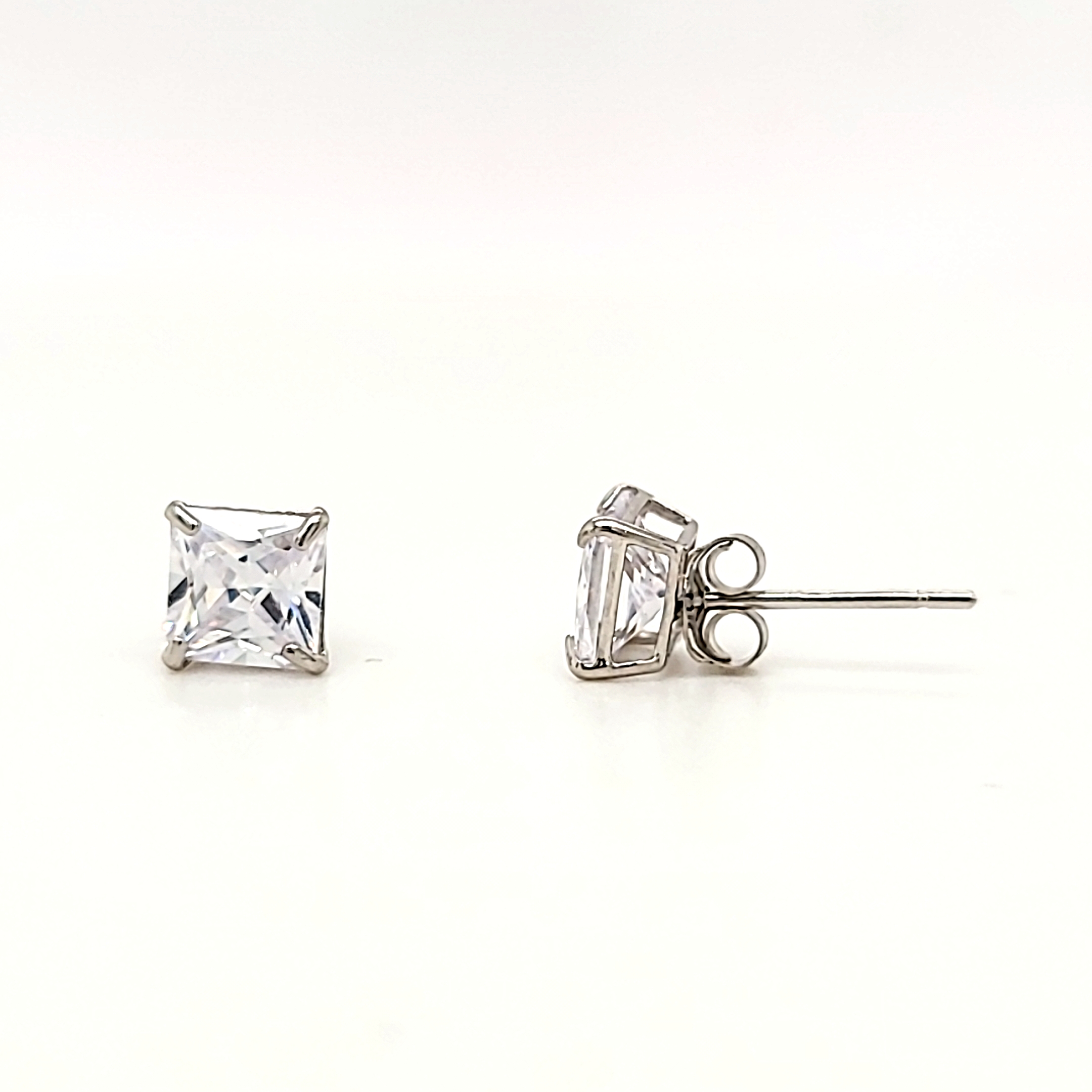 14K White Gold Square CZ Stud Earrings 42003258 | Shin Brothers* 14K White Gold Square CZ Stud Earrings 42003258 | Shin Brothers*