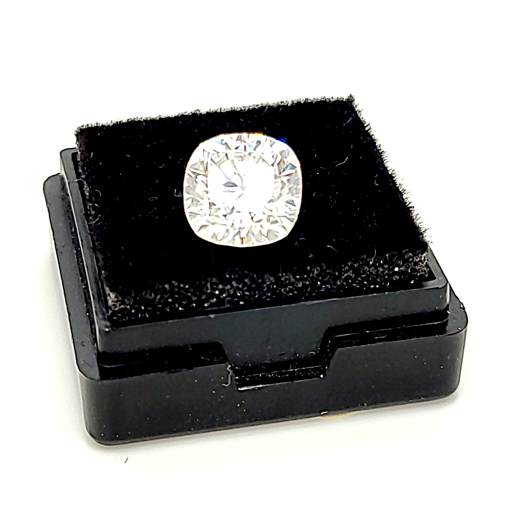 GRA Certified Cushion-Cut 3.0ct Moissanite Stone D/VVS1 | Shin Brothers* GRA Certified Cushion-Cut 3.0ct Moissanite Stone D/VVS1 | Shin Brothers*