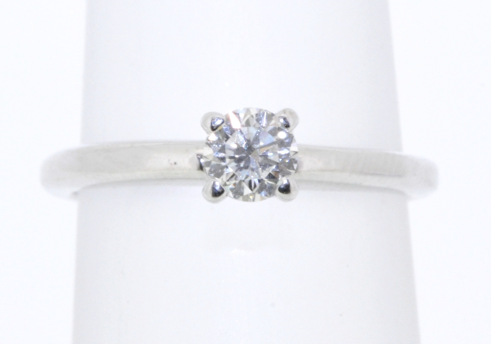 Platinum Solitaire Diamond Engagement Ring 11004007 | Shin Brothers* Platinum Solitaire Diamond Engagement Ring 11004007 | Shin Brothers*