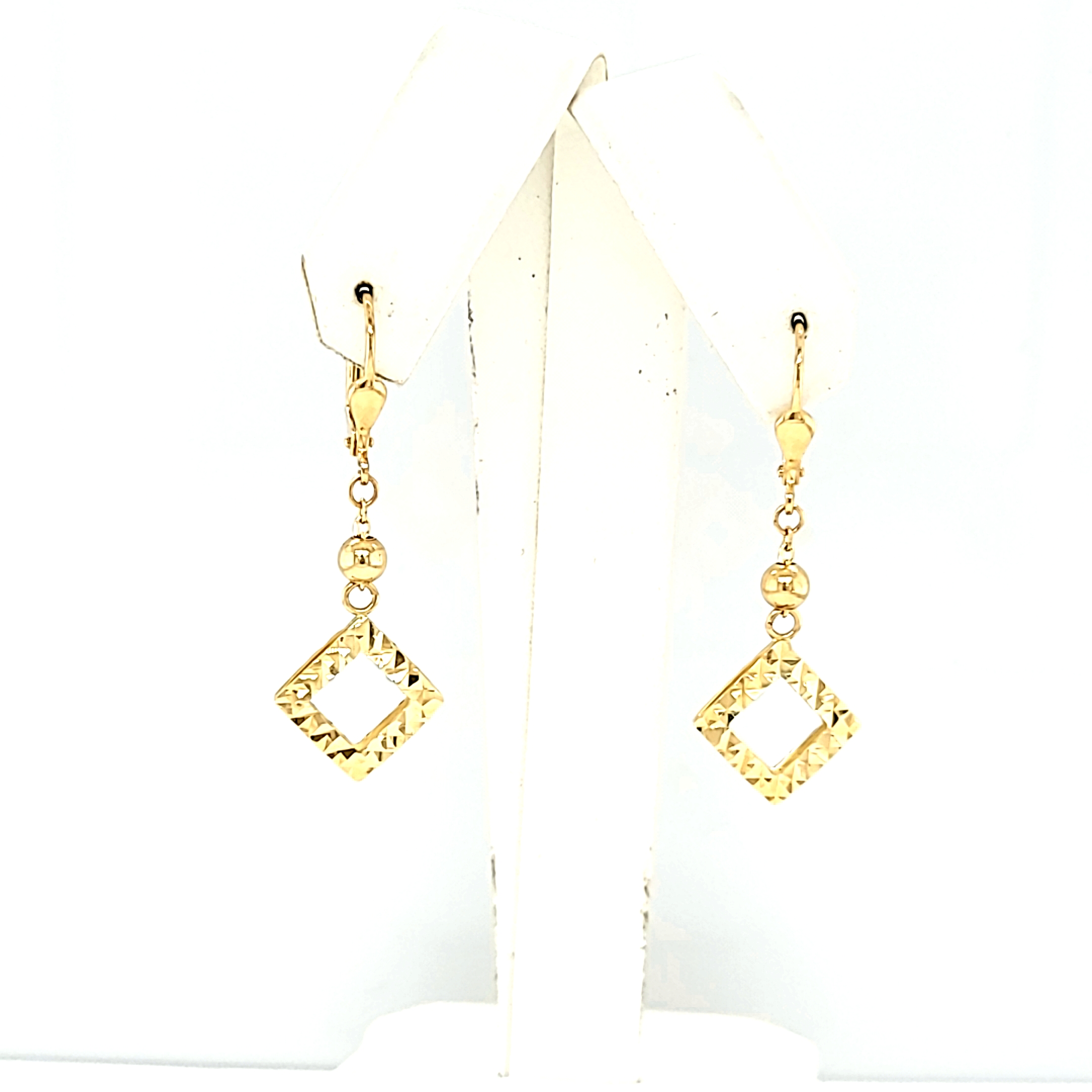14K Yellow Gold Lever Back Diamond cut Square Drop Earrings 40003048 | Shin Brothers* 14K Yellow Gold Lever Back Diamond cut Square Drop Earrings 40003048 | Shin Brothers*
