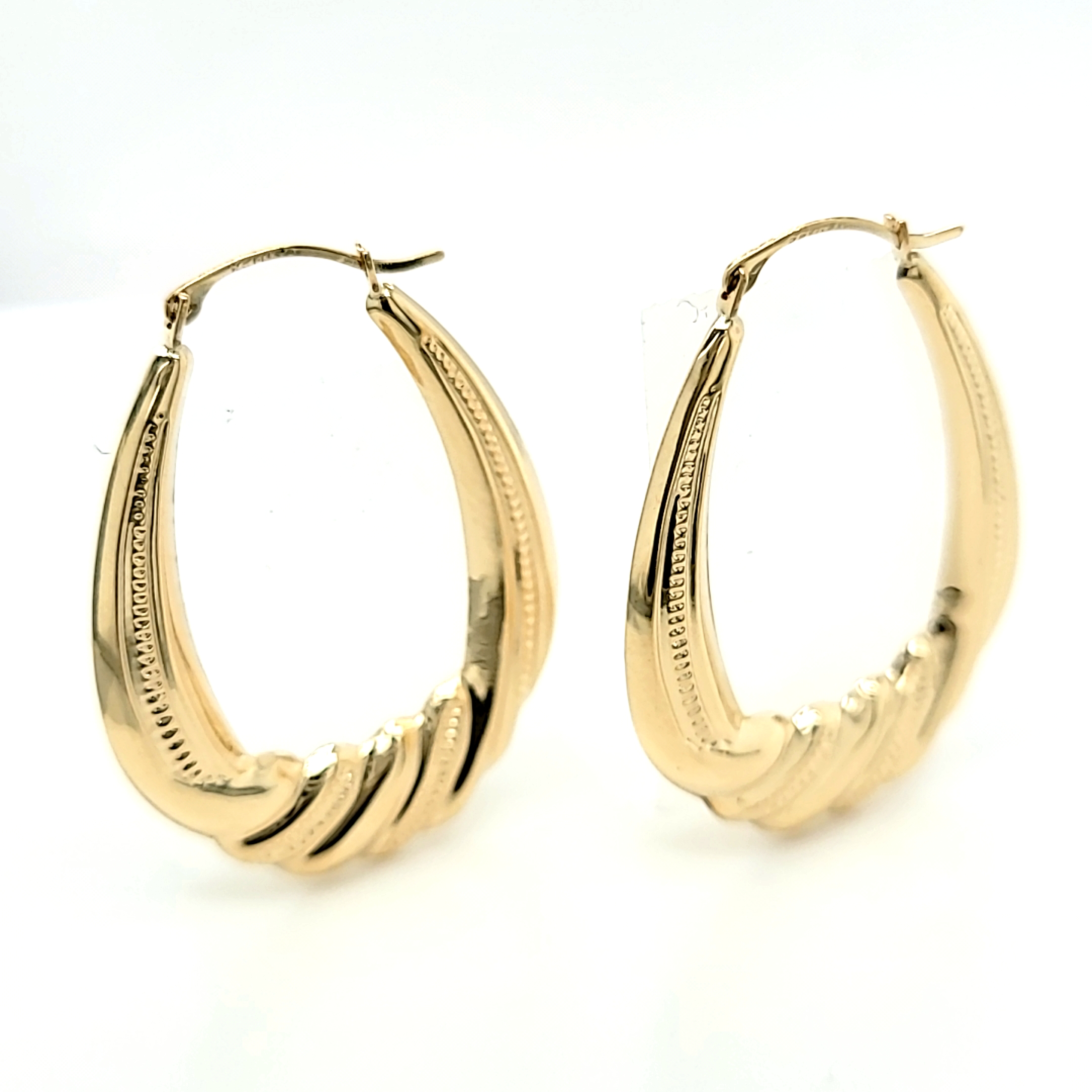 14K Yellow Gold Diamond Cut Oval Hoop Earrings 40003061 | Shin Brothers* 14K Yellow Gold Diamond Cut Oval Hoop Earrings 40003061 | Shin Brothers*