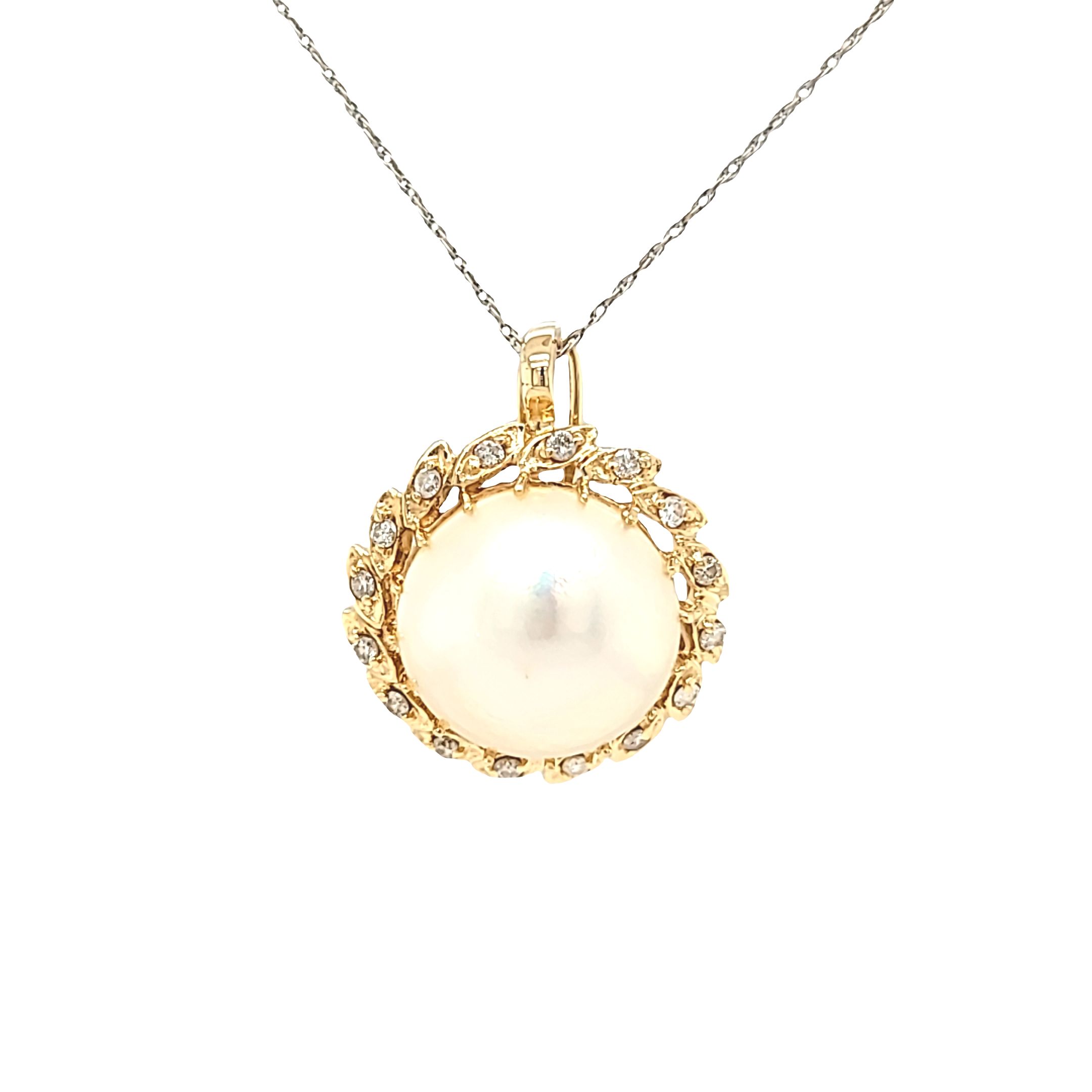 14K Yellow Gold Mabe Pearl Charm with Diamonds 52002300 | Shin Brothers* 14K Yellow Gold Mabe Pearl Charm with Diamonds 52002300 | Shin Brothers*
