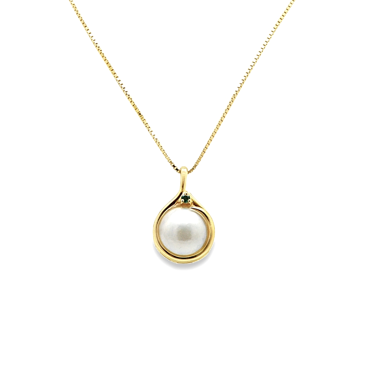14K Yellow Gold Pearl Emerald Charm 52001945 | Shin Brothers* 14K Yellow Gold Pearl Emerald Charm 52001945 | Shin Brothers*