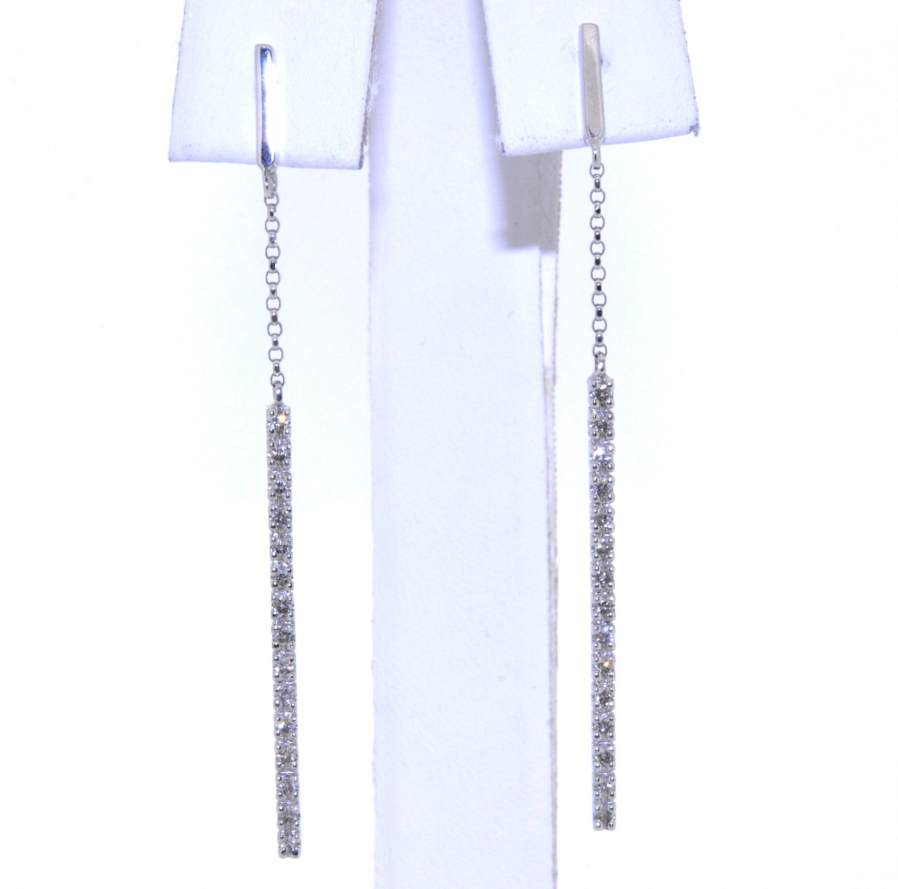 14K White Gold Diamond Hanging Bar Earrings 41000754 | Shin Brothers* 14K White Gold Diamond Hanging Bar Earrings 41000754 | Shin Brothers*