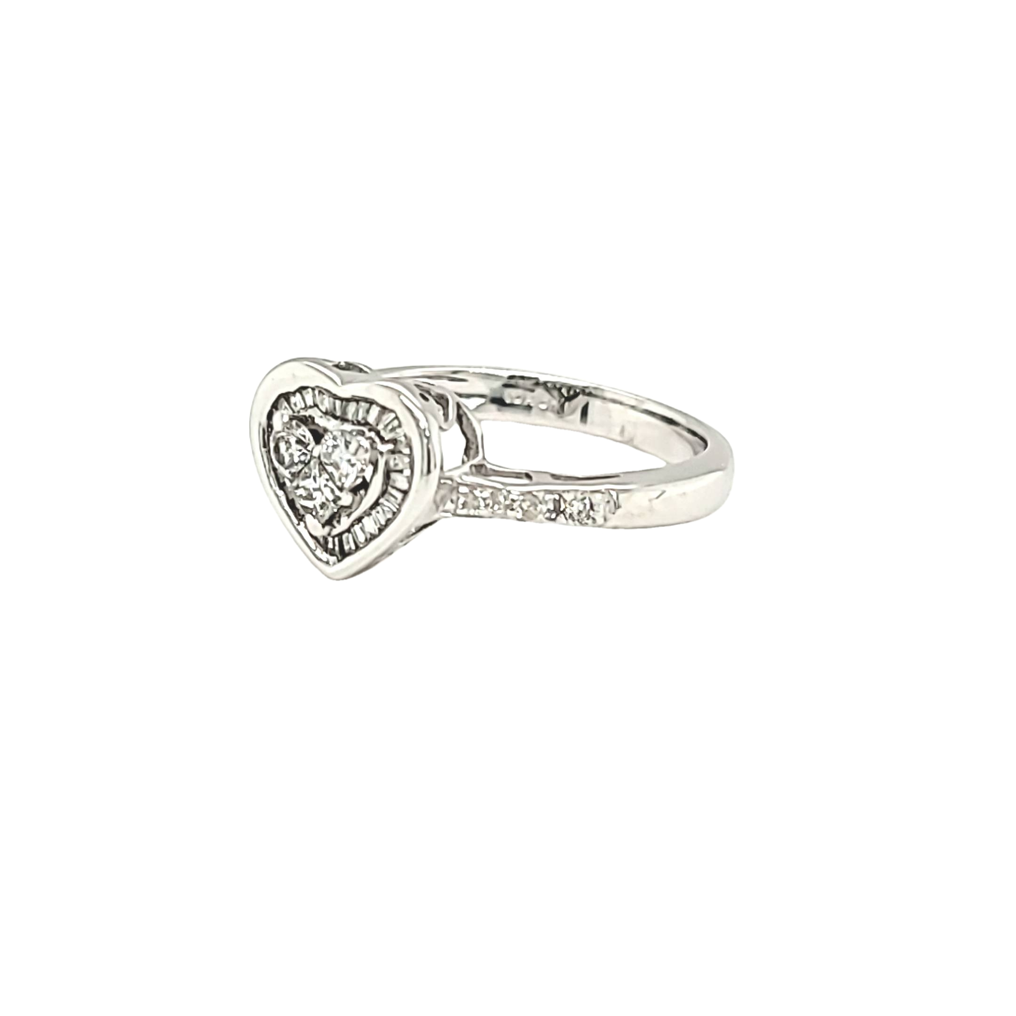 10K White Gold Diamond Heart Ring 11007140 | Shin Brothers* 10K White Gold Diamond Heart Ring 11007140 | Shin Brothers*