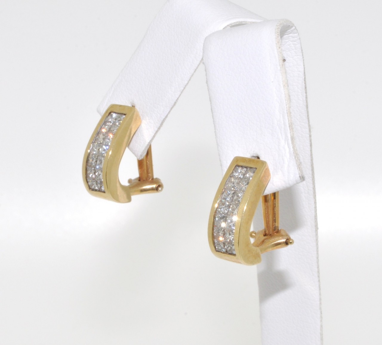14K Yellow Gold 0.99ctw Invisible Set Diamond Earrings 41000056 | Shin Brothers* 14K Yellow Gold 0.99ctw Invisible Set Diamond Earrings 41000056 | Shin Brothers*