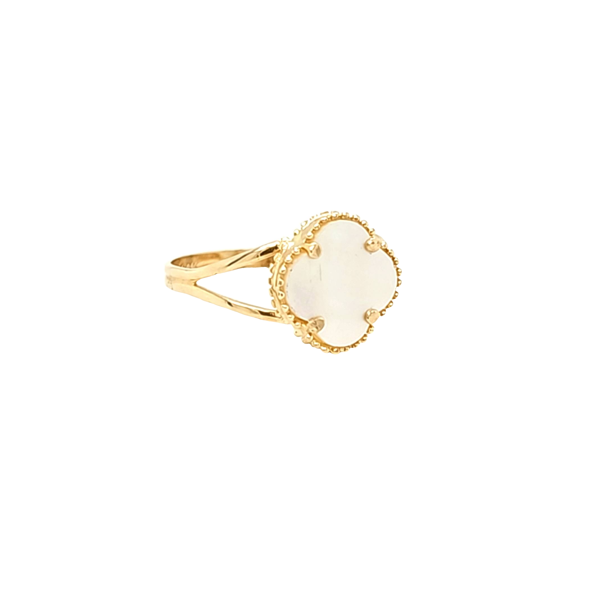 14K Yellow Gold Mother of Pearl Clover Ring 12003200 | Shin Brothers** 14K Yellow Gold Mother of Pearl Clover Ring 12003200 | Shin Brothers**