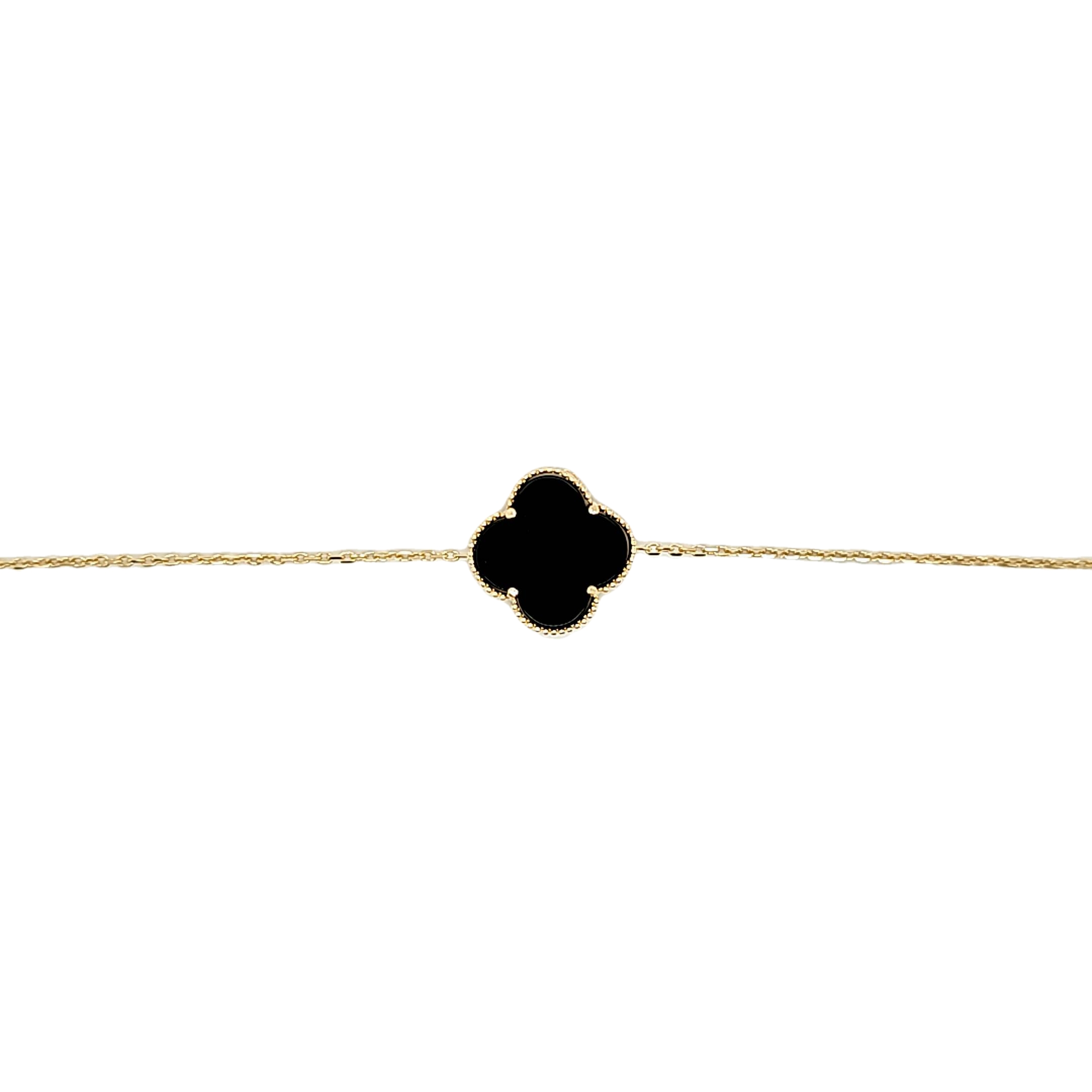 14K Yellow Gold Single Onyx Clover Bracelet 22000964 | Shin Brothers* 14K Yellow Gold Single Onyx Clover Bracelet 22000964 | Shin Brothers*