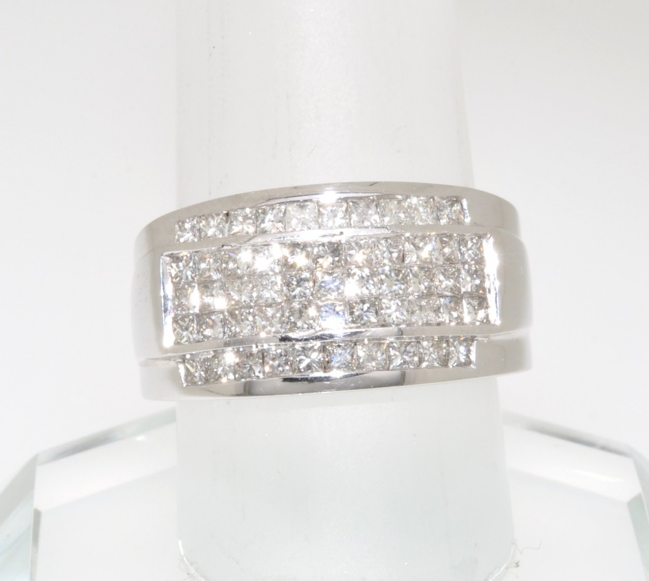 14K White Gold Invisible Set Diamond Band 11016653 | Shin Brothers* 14K White Gold Invisible Set Diamond Band 11016653 | Shin Brothers*