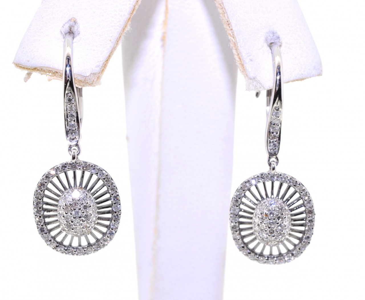 14K White Gold 0.7ct Diamond Hanging Lever Back Earrings 41001161 | Shin Brothers* 14K White Gold 0.7ct Diamond Hanging Lever Back Earrings 41001161 | Shin Brothers*