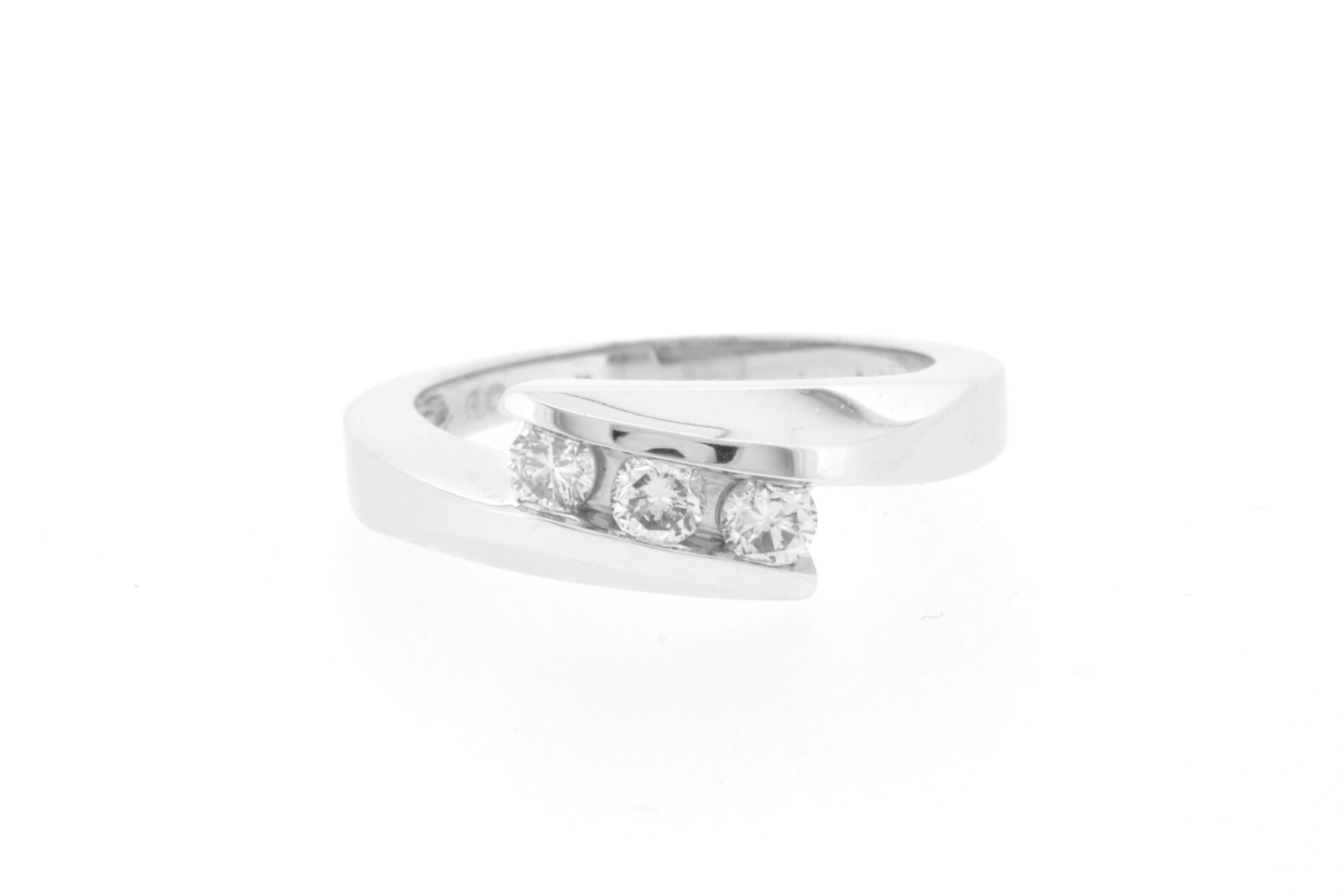 14K White Gold Diamond Bypass Design Ring 11002042 | Shin Brothers* 14K White Gold Diamond Bypass Design Ring 11002042 | Shin Brothers*