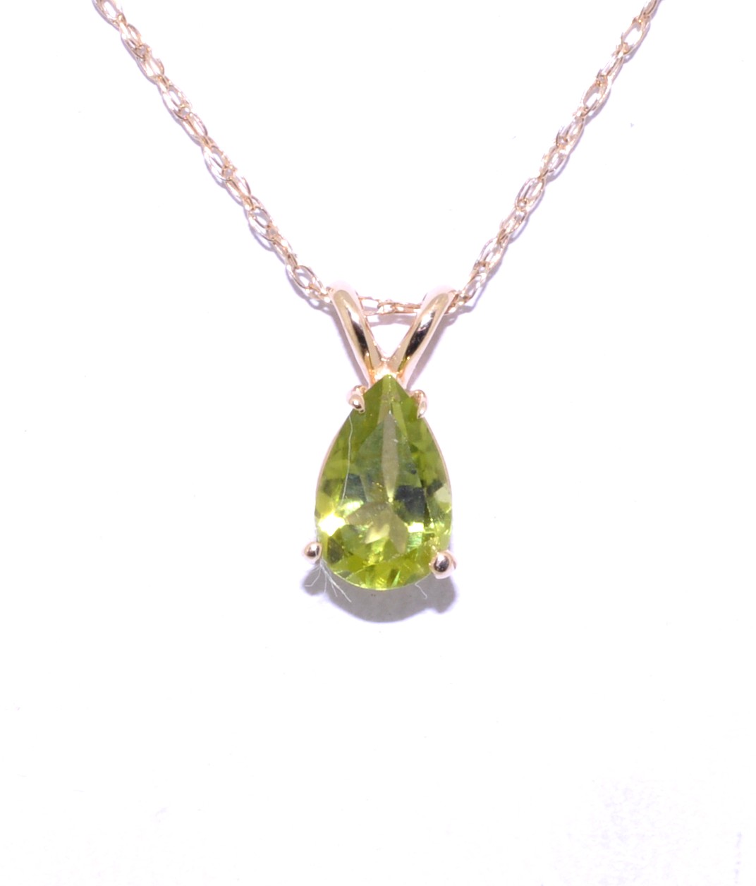 14K Yellow Gold Peridot Pear Charm 52001105 | Shin Brothers* 14K Yellow Gold Peridot Pear Charm 52001105 | Shin Brothers*